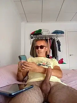 Stripchat Live Sex Cam of EmilioTaladdro