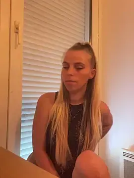 Stripchat Free Live Porn of BrumeLove