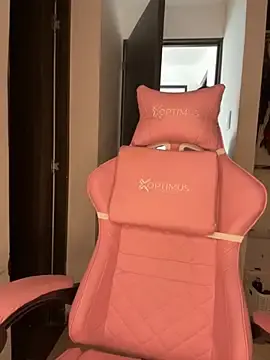 Stripchat Sex Cam of jailyncam_