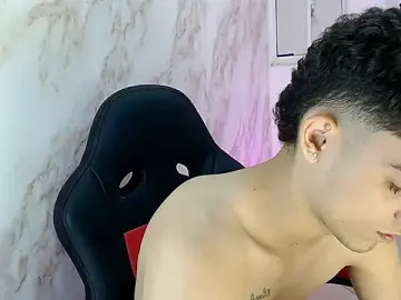 Stripchat Free Porn Cam of nathan_shimmer