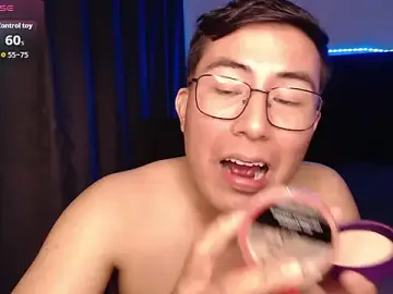Stripchat Sex Cam of andrewmhilton_