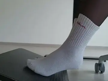 Stripchat Live Sex Cam of Feetbeth