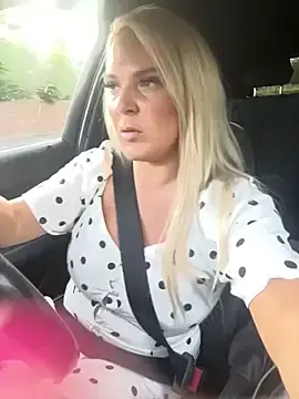 Stripchat Live Sex Cam of Bustyblondebabe32