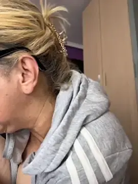 Stripchat Watch Live Sex Cams of milfevapeccato