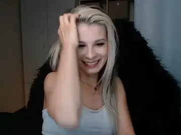 Stripchat Live Sex Cam of KristineGlow