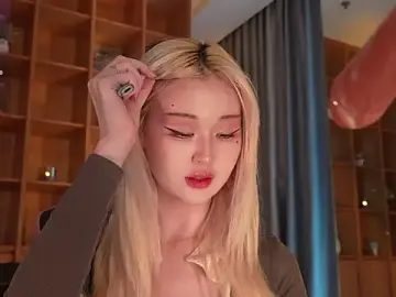 Stripchat Free Porn Cam of hyun_chia