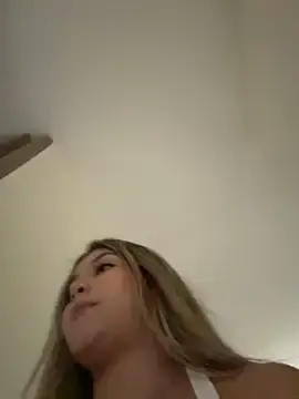 Stripchat Free Live Porn of lunablossom_