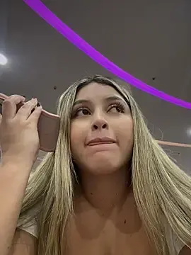Stripchat Live Sex of lunablossom_