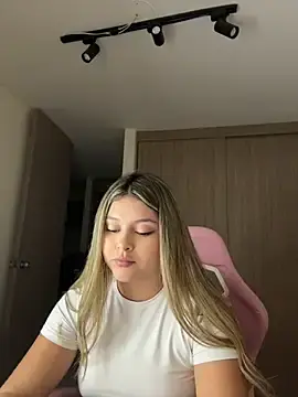 Stripchat Live Sex of lunablossom_