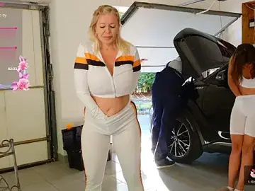 Stripchat Nude Webcam of TUNDEROSE1