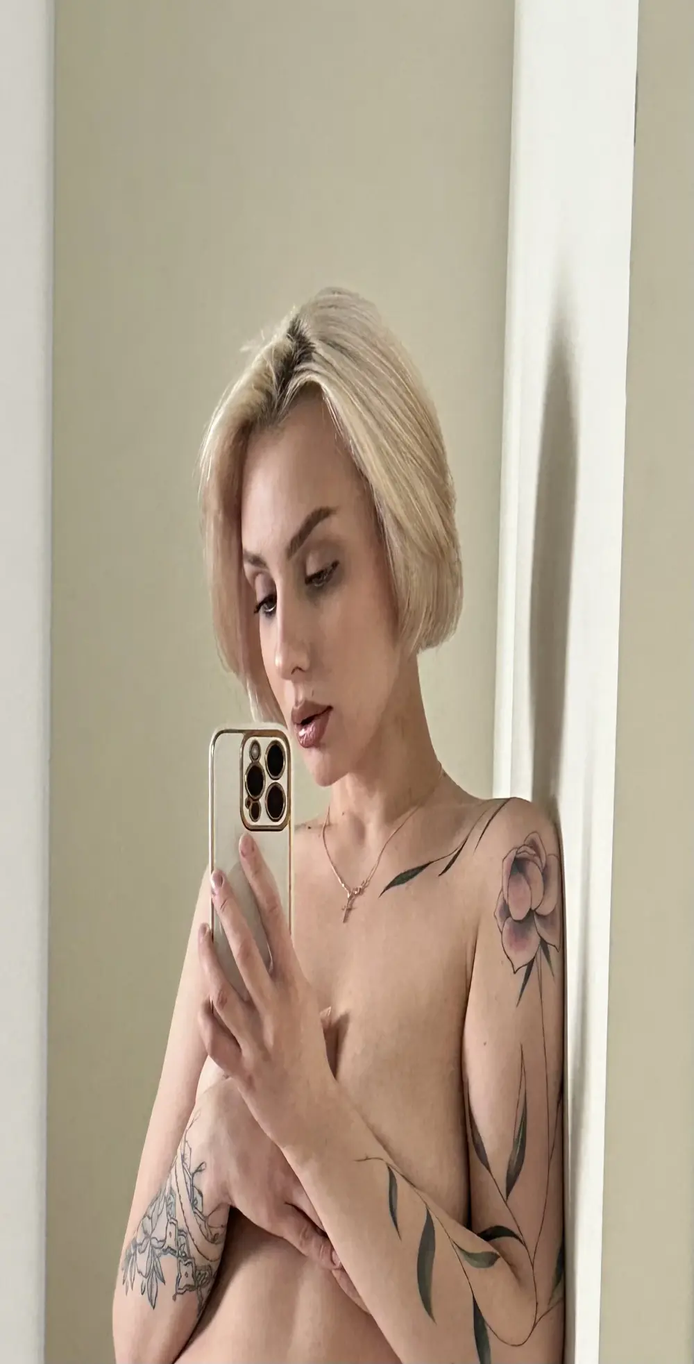 mari_grey
