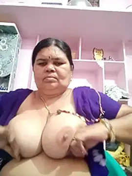 Stripchat Sex Cam of dheepika11