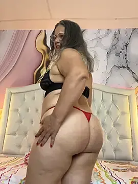 Stripchat Live Sex Cam of Lucy_Milf_474
