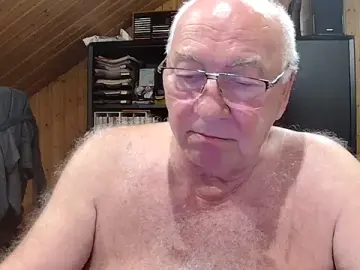 Stripchat Free Porn Cam of biggandybig