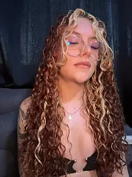 Stripchat Live Sex Cam of Joyce-fire