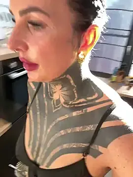 Stripchat Sex Cam of KathaleaNoir