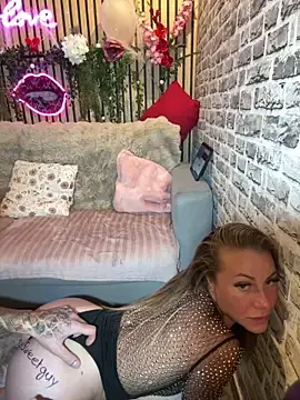 Stripchat Live Sex of Lorentino_blondie