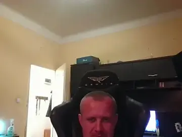 Stripchat Sex Cam of MrWhitePL