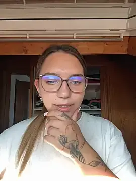 Stripchat Adult Webcam of Naomi-Klein