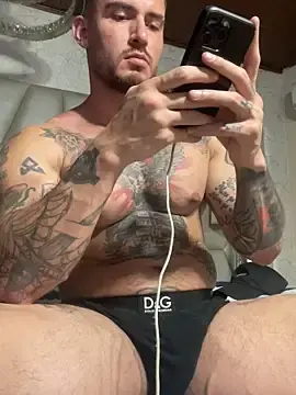 Stripchat Free Porn Cam of DimitriSullivan_