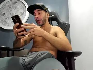 Stripchat Adult Video Chat of kevin_collins76