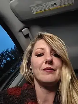 Stripchat Live Sex Cam of SheIsSomething