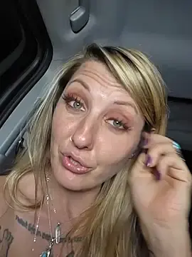 Stripchat Watch Live Sex Cams of SheIsSomething