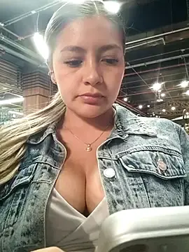 Stripchat Adult Webcam of alana_69