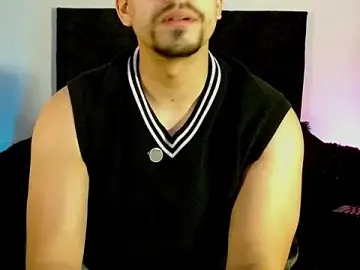 Stripchat Sex Cam of Ian_Daviz