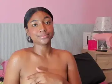 Stripchat Sex Cam of Laraebony_