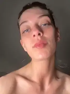 Stripchat Live Sex Cam of Bellalolahot