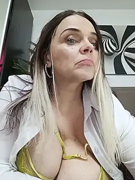 Stripchat Sex Cam of hugebobbs