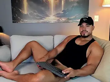 Stripchat Live Sex Cam of ApoloMakris