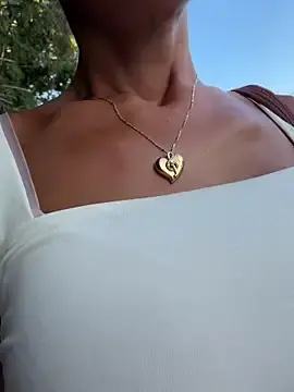 Stripchat Free Porn Cam of SuuWhite