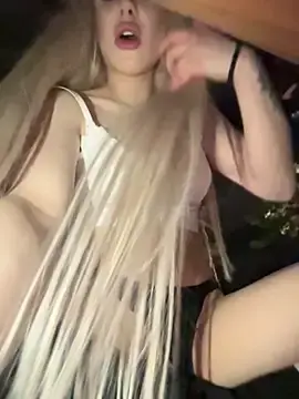 Stripchat Live Sex Cam of AlyssaFoxx_