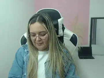Stripchat Free Porn Cam of samy_vsn
