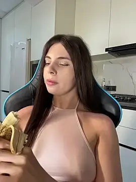 Stripchat Free Live Porn of CurlyLara