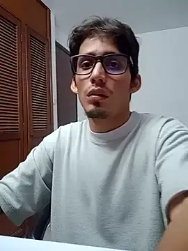 Stripchat Live Sex Cam of SrIncognito666