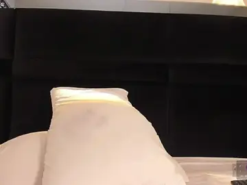 Stripchat Adult Webcam of CarolineLee_