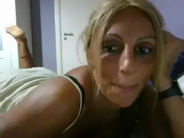 Stripchat Sex Chat of cari_guerrera