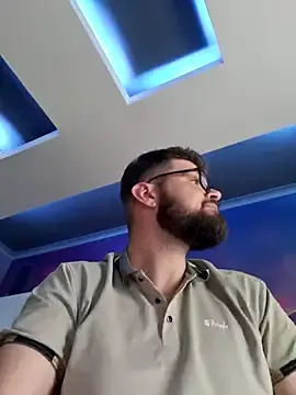 Stripchat Sex Cam of BeardedCubZA