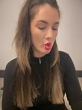Stripchat Adult Webcam of HotXMom_