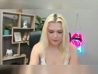 Xlovecam Adult Webcams of SweetLilyy
