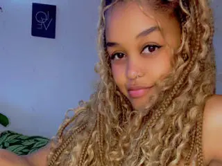 Xlovecam Free Live Porn of EloCherie