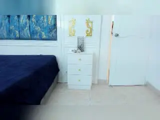 Xlovecam Live Sex Cam of AlannaAndJames