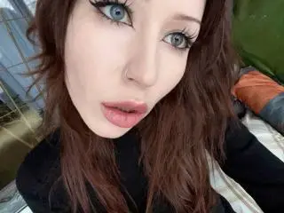 Xlovecam Adult Webcams of CarolynnDrage