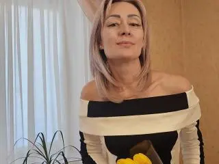 Xlovecam Watch Live Sex Cams of JuliaaCherry