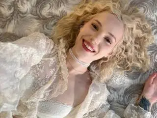 Xlovecam Live Sex Cam of SheraSwayzer