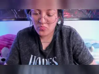 Xlovecam Private Sex Chat of LuckyLeahh
