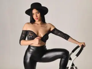 Xlovecam Adult Video Chat of DaniellaPicc